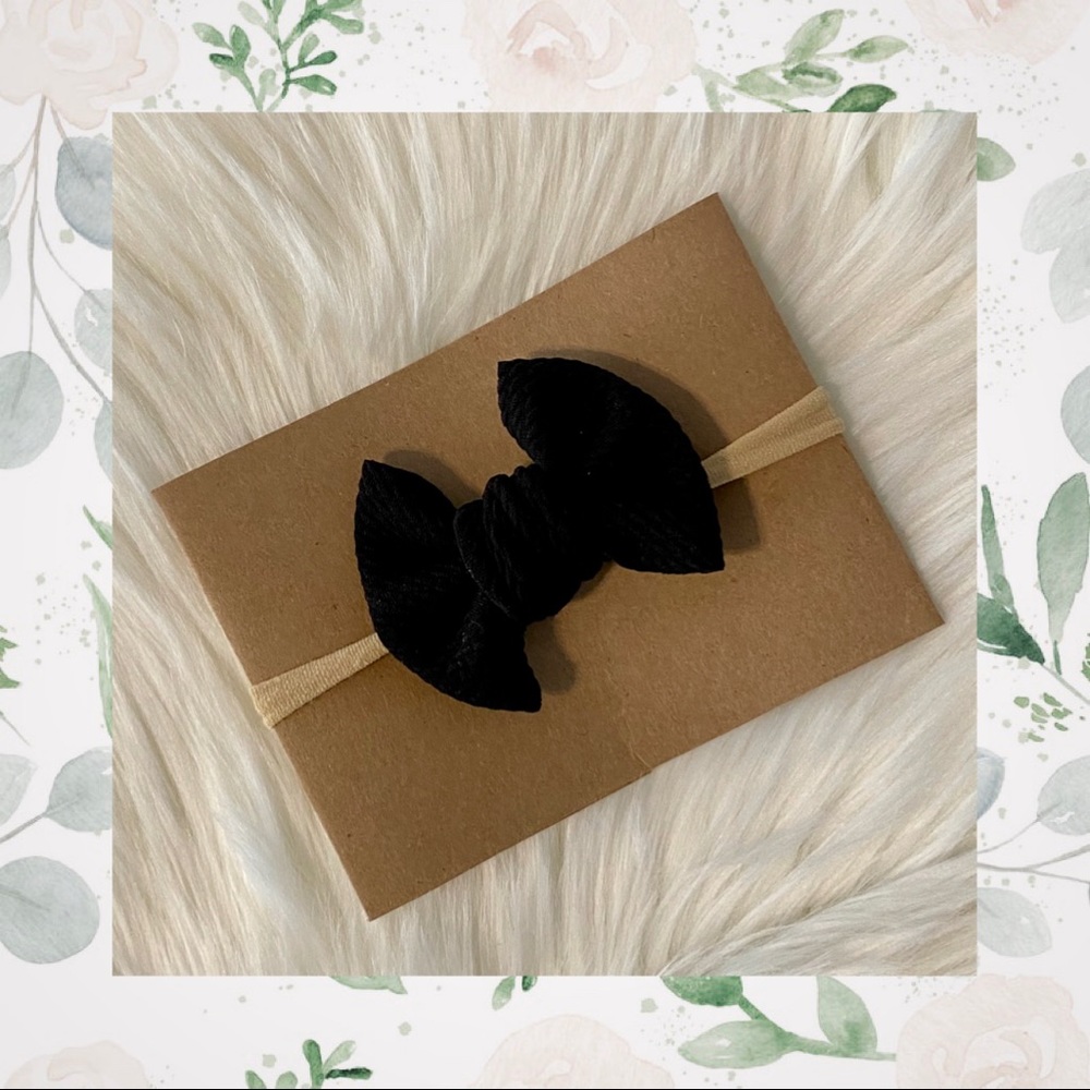 👑Black Clip In or Bow on Nylon👑